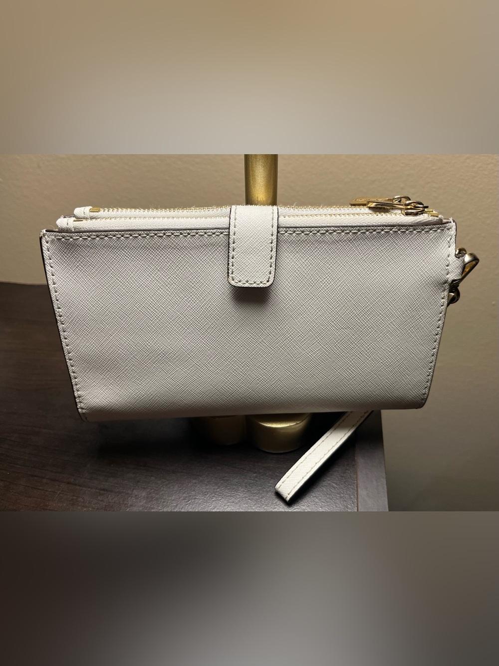 Michael Kors White Saffiano Leather Wristlet Clutch with Gold Hardware EUC - Picture 2 of 15